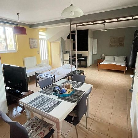 Patras - Independent Studio In Quiet Area ภายนอก รูปภาพ