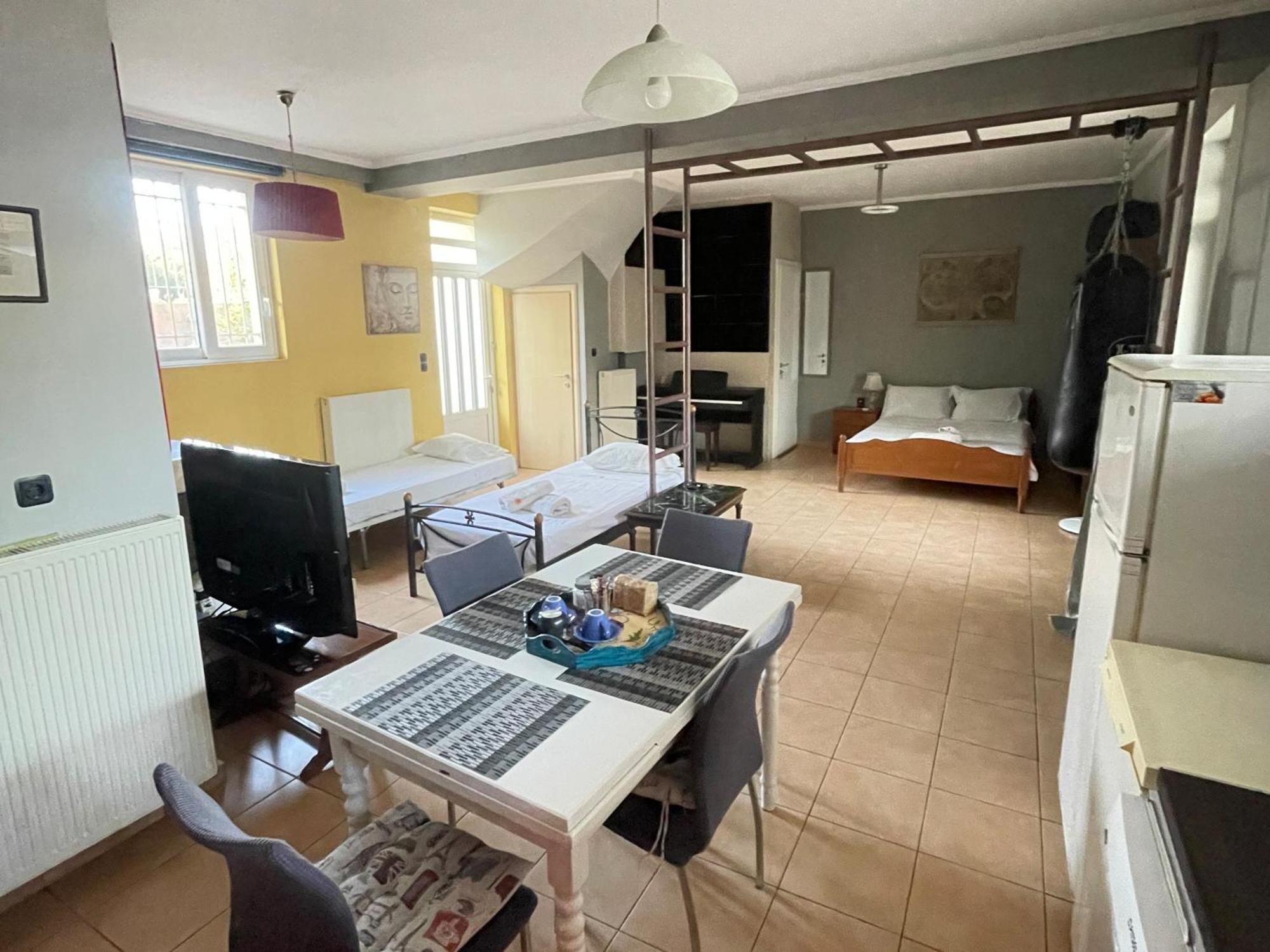 Patras - Independent Studio In Quiet Area ภายนอก รูปภาพ