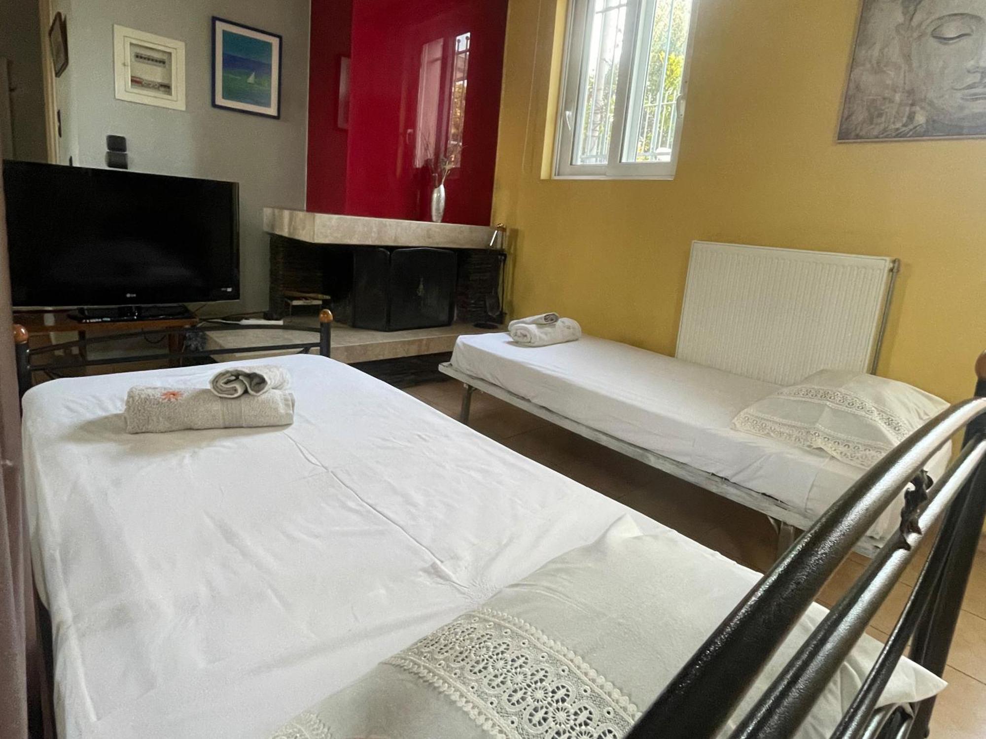 Patras - Independent Studio In Quiet Area ภายนอก รูปภาพ